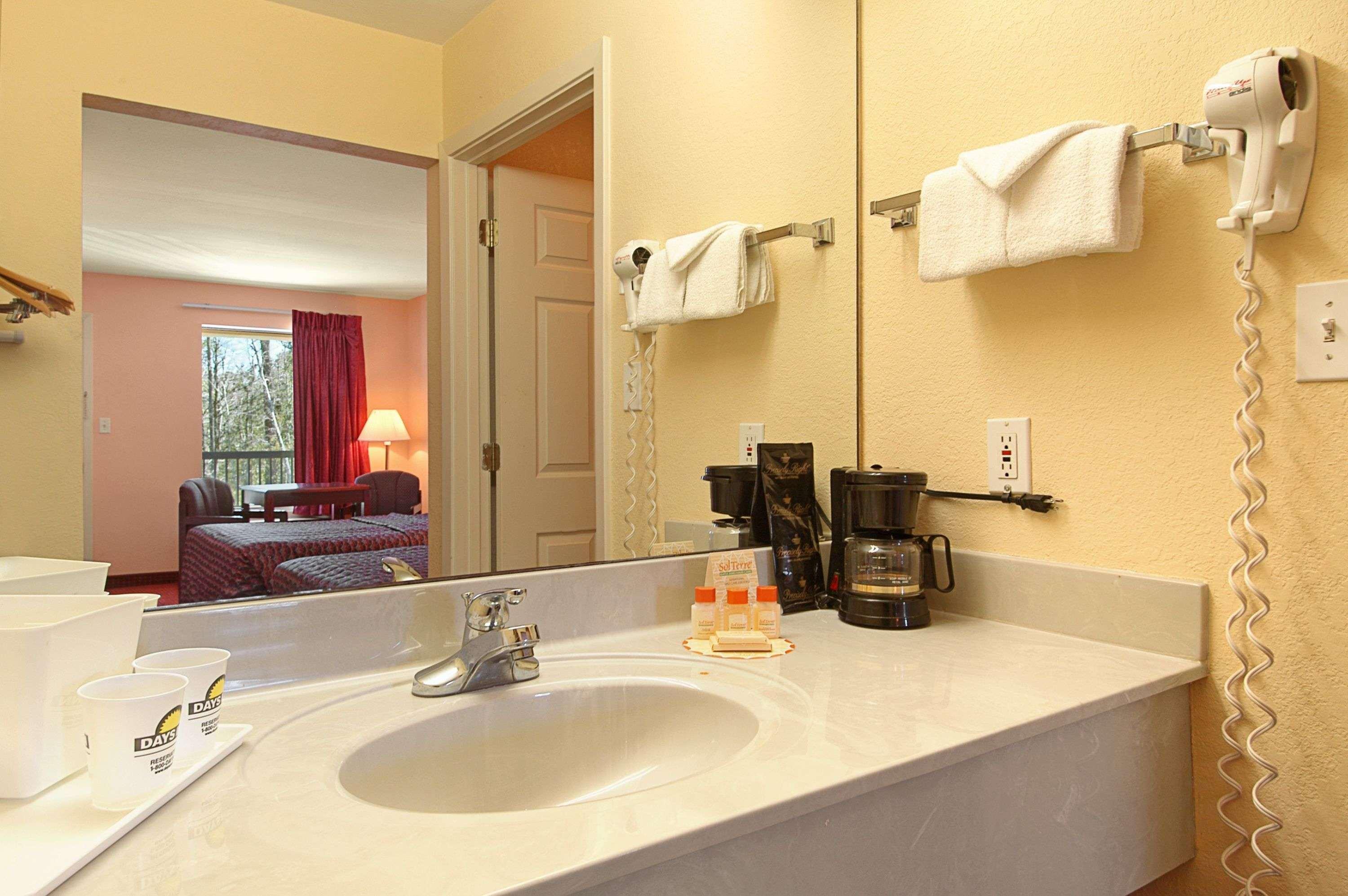 Days Inn By Wyndham Ocean Springs Eksteriør billede
